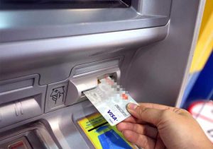 Chi phí rút tiền mặt thẻ tín dụng là bao nhiêu?